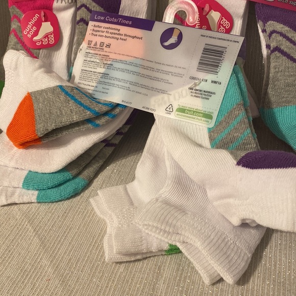Lot of 18 pairs FRUIT OF THE LOOM Girls  ankles socks M shoe size 10 1/2 - 4 - Picture 9 of 10